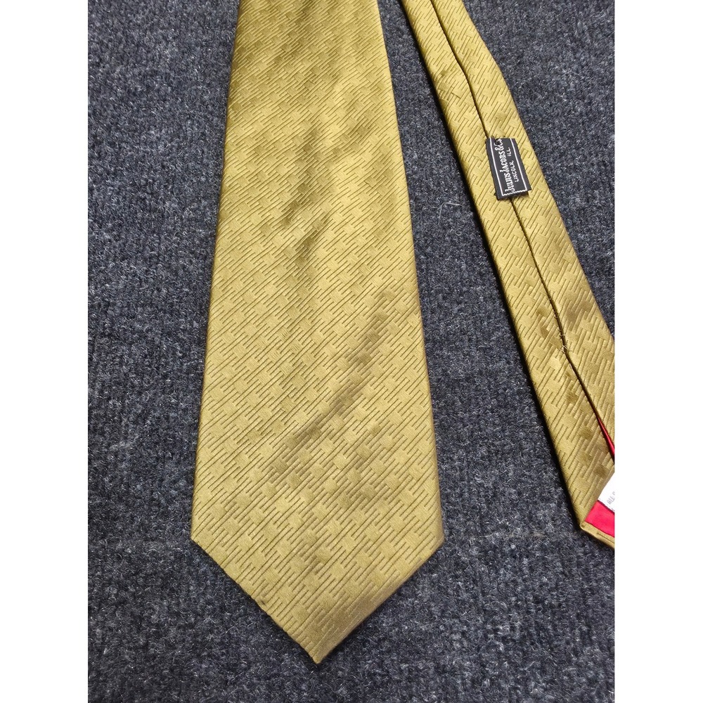 Vintage Beau Brummell Gentry Men Olive Gold Geometric Textured Silk Blend Tie